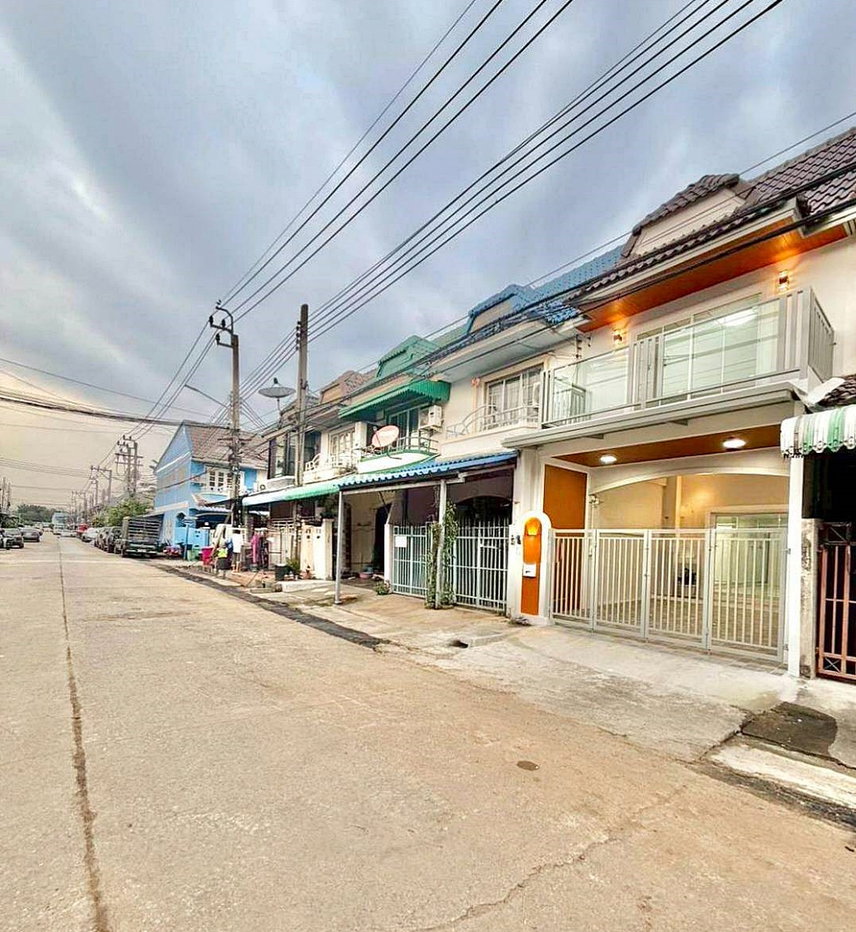 รูป บ้านสวย  ถนนเมน ฟรี ! แอร์ 2 ตัว   หมู่บ้านมนวดี พาร์ค  ติดถนนวัดลาดปลาดุก (ตรงข้ามแม็ค แวลูร์)  บางบัวทอง   - รูปที่ 4/20