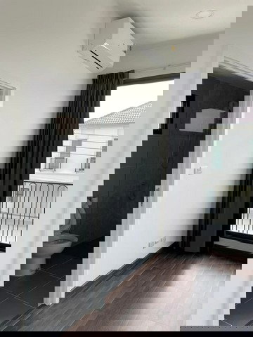 รูป HR3381ให้เช่าบ้านเดี่ยวหรู 2 ชั้น "นีออรี เรซิเดนซ์ บางนา-เทพารักษ์" แต่งครบ Built-in ทั้งหลัง | พร้อมเข้าอยู่ 20 เมษายน 2569 นี้ - รูปที่ 8/18