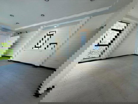 รูป ให้ เช่าอาคาร-บ้านเดี่ยว 2 ชั้น ทำเลทองย่านเอกมัย (Ekkamai) เหมาะสำหรับ Commercial Shop, คลินิก, สปา, คาเฟ่ หรือออฟฟิศ พร้อมที่จอดรถ - รูปที่ 9/12