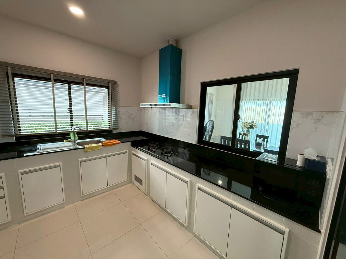 รูป  🏡 ให้เช่าบ้านเดี่ยวแปลงมุม Britania บางนา–ศรีวารี (ลาดกระบัง 54 / บางนา กม.18) 4 ห้องนอน 5 ห้องน้ำ ติดสวนส่วนกลาง หลังใหญ่สุดในโครงการ  - รูปที่ 7/19