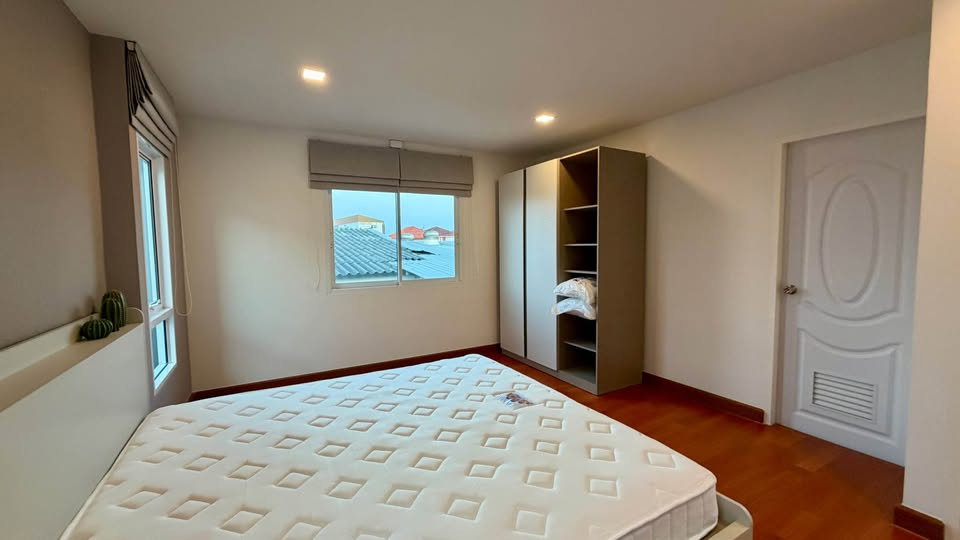 รูป ทาวน์โฮมให้เช่า : ทำเล อ่อนนุช - ศรีนครินทร์ (หลังมุม) เฟอร์ครบ พร้อมอยู่ | 3 ห้องนอน 4 ห้องน้ำ *มีห้องแม่บ้าน+ ห้องน้ำในตัว* - รูปที่ 15/19