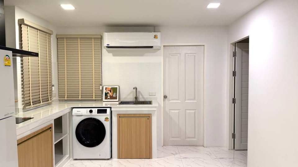 รูป ทาวน์โฮมให้เช่า : ทำเล อ่อนนุช - ศรีนครินทร์ (หลังมุม) เฟอร์ครบ พร้อมอยู่ | 3 ห้องนอน 4 ห้องน้ำ *มีห้องแม่บ้าน+ ห้องน้ำในตัว* - รูปที่ 7/19