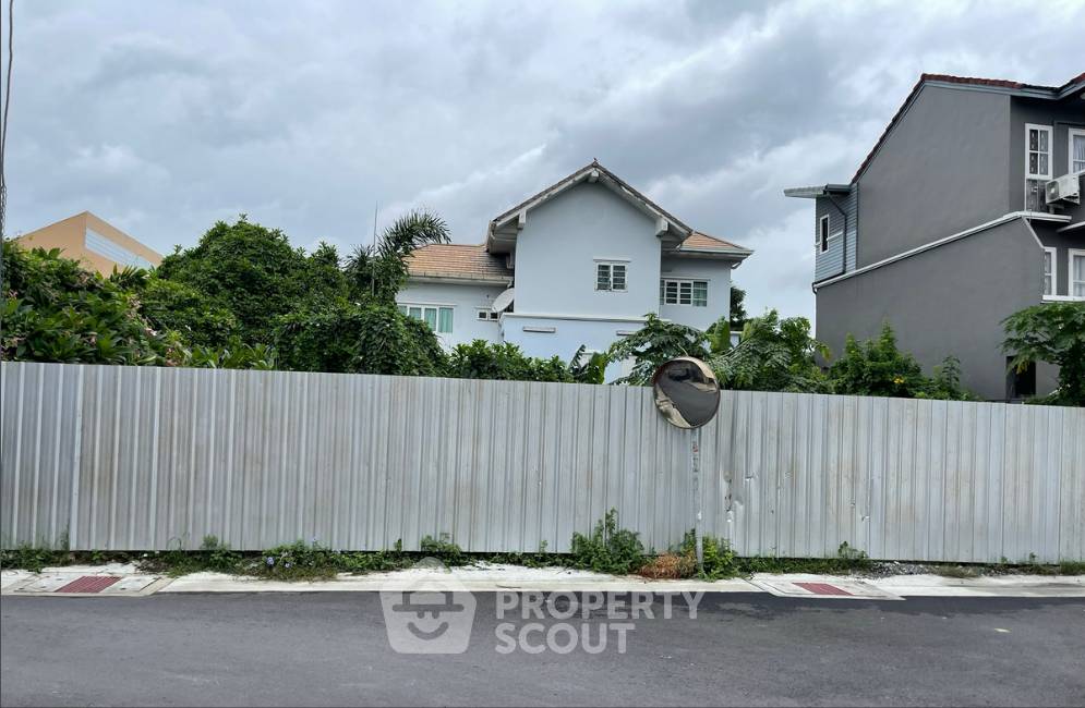 รูป ที่ดินสำหรับปล่อยขาย 440 ตารางเมตร แถว ใน สามเสนนอก (ID 2772180) - รูปที่ 1/3