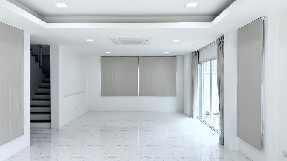 รูป บ้านแฝดให้เช่า : ทำเล อ่อนนุช - ศรีนครินทร์ (หลังมุม) หลังใหญ่ พื้นที่เยอะ พร้อมอยู่ | 4 ห้องนอน 5 ห้องน้ำ *ไม่รับจดทะเบียนบริษัท* - รูปที่ 2/16