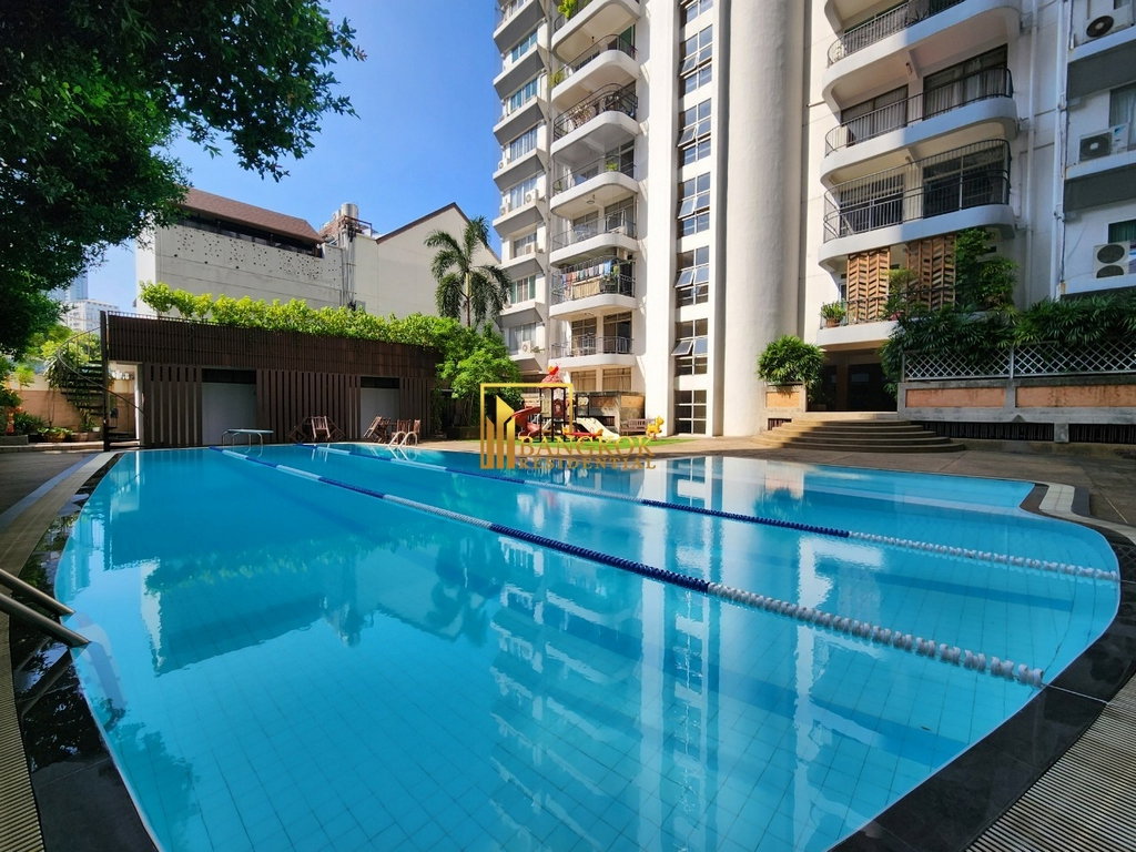 picture Grand Ville House 1 | Spacious 3 Bed Condo in Phrom Phong - BR60907CD - 27/34