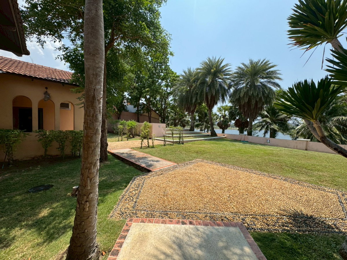 รูป ขายบ้าน 3 ห้องนอน พร้อมเฟอร์นิเจอร์ ใน Amata Spring Country Club ติดสนามกอล์ฟ พร้อมพื้นที่สวนรอบบ้าน  - รูปที่ 21/27