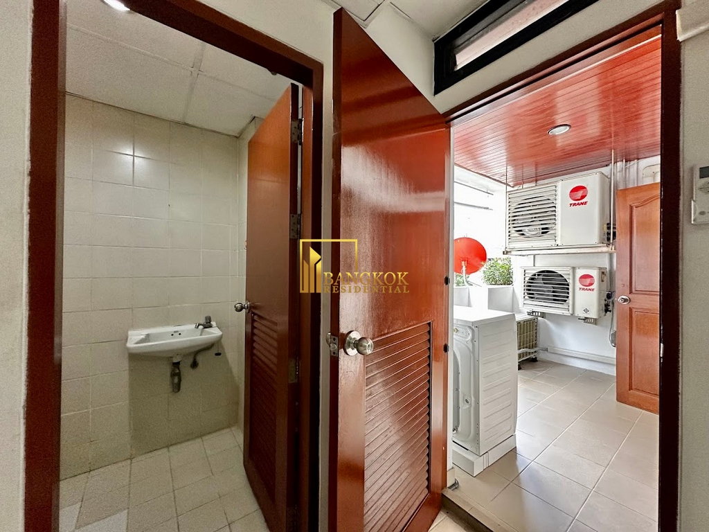 รูป Beautifully Renovated 4 Bedroom Apartment in Sukhumvit 20 - BR21151AP - รูปที่ 37/58