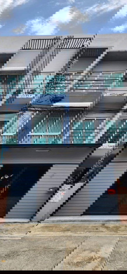 รูป ให้เช่าทาวน์โฮม3ชั้น ​กรีนิช รามอินทรา MODERN STYLE ติดถนนใหญ่ รามอินทรา กม.12 #ติดแม็คโครรามอินทรา  มี 4 ห้องนอน  3 ห้องน้ำ แอร์​3ตัว​  - รูปที่ 1/19