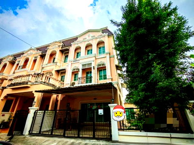 เช่าทาวน์โฮม วิทยาลัยอาชีวศึกษาธนบุรี : 🏡✨ ทาวน์โฮมรีโนเวทใหม่ The Urban Sathorn 4 ห้องนอน 5 ห้องน้ำ สไตล์ Urban Luxury ใกล้ BTS บางหว้า เพียง 4 นาที! เลี้ยงสัตว์ได้ 🐶🐱