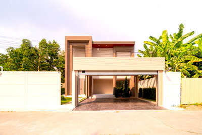 Houses for sale Ladprao 48, Chokchai 4, Ladprao 71 : R136 🔥🔥 HOT DEAL! Luxury detached house, Ladprao 71, reduced by 1 million baht, now only 22.9 million baht. Near Central EastVille.