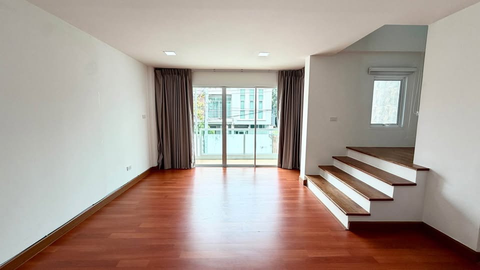 รูป ทาวน์โฮมให้เช่า : ทำเล อ่อนนุช - ศรีนครินทร์ เฟอร์ครบ พร้อมอยู่ | 3 ห้องนอน 4 ห้องน้ำ *มีห้องแม่บ้าน+ ห้องน้ำในตัว* - รูปที่ 6/12