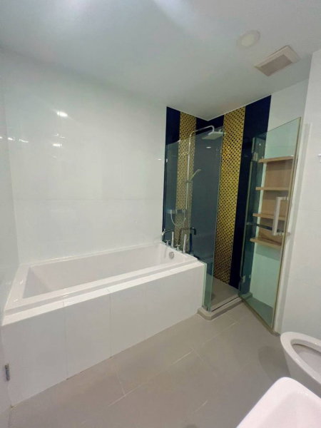 picture Plus Condo Sriracha for rent. Fully furnished with complete furniture. - 8/10