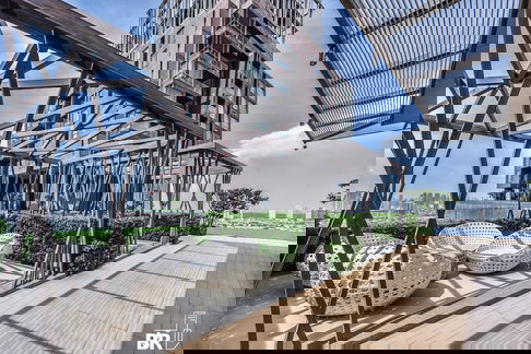 ขายคอนโด Menam Residences ชั้นสูง 2 ห้องนอน วิวดี ใกล้ Terminal 21 พระราม3