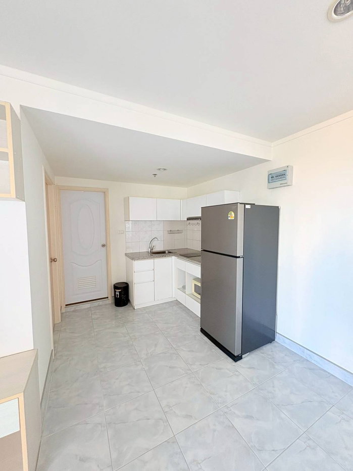 picture Corner unit at Lumpini Wongamat – Rare find! - 2/6