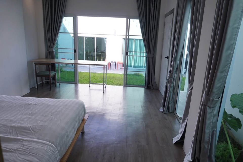 รูป ให้เช่า บ้านสไตล์มินิมอล สวนในบ้าน ตกแต่งสวย พร้อมเช่า บรรยากาศดี โล่ง โปร่งสบาย ใกล้โรงเรียนนานาชาติปัญญาเด่น รับสัตว์เลี้ยง-RW007849 - รูปที่ 17/25