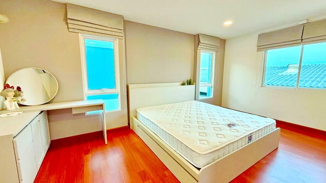 รูป ซีคอนสแควร์ ศรีนครินทร์ ถ.อ่อนนุช50-54 ใกล้ MRT ศรีนครินทร์38 1.2กม. ทาวน์โฮม 3 ชั้น 3นอน 4 น้ำ สไตล์โมเดิร์น แต่งครบ 27ตร.ว. 320ตร.ม - รูปที่ 7/8