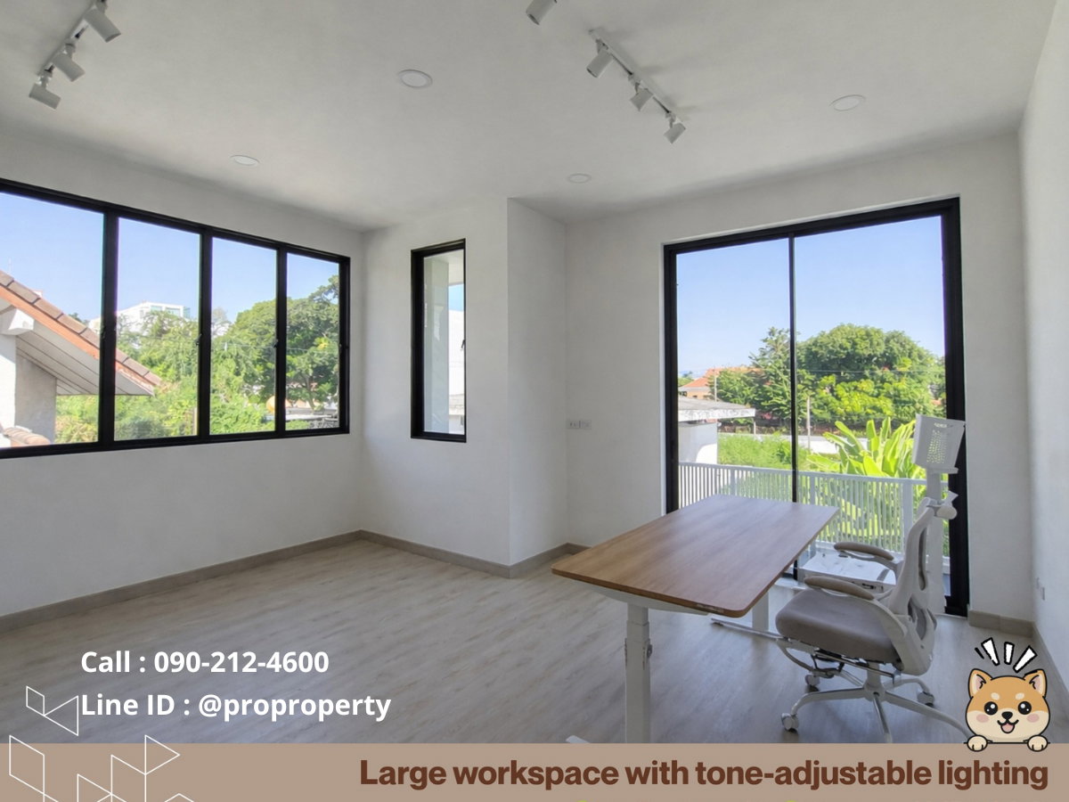 picture Custom-built detached house for rent in a prime location in the Ratchadaphisek 32 area. - 9/9