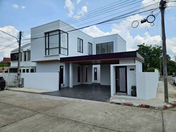  ขายบ้านพูลวิลล่า หมู่บ้านเวิลด์คลับแลนด์  พื้นที่  292 ตร.ม.  3 ห้องนอน |  4 ห้องน้ำ