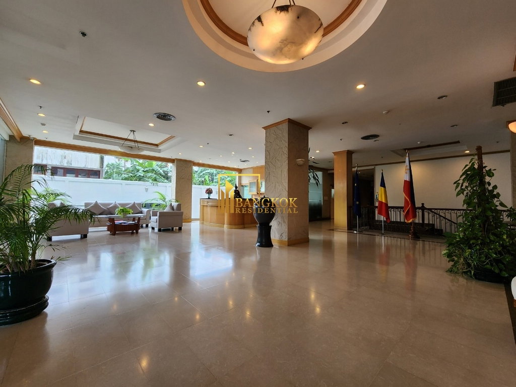 รูป Beautifully Renovated 4 Bedroom Apartment in Sukhumvit 20 - BR21151AP - รูปที่ 56/58