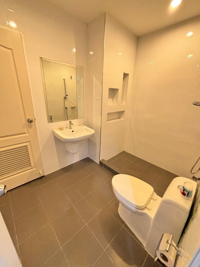 รูป ให้เช่าทาวน์โฮม3ชั้น ​กรีนิช รามอินทรา MODERN STYLE ติดถนนใหญ่ รามอินทรา กม.12 #ติดแม็คโครรามอินทรา  มี 4 ห้องนอน  3 ห้องน้ำ แอร์​3ตัว​  - รูปที่ 17/19