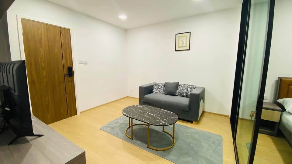 รูป ให้เช่า เดอะวันพลัส แกรนด์ หัวหมาก 18 มีเฟอร์นิเจอร์+เครื่องใช้ไฟฟ้าครบ - รูปที่ 3/9