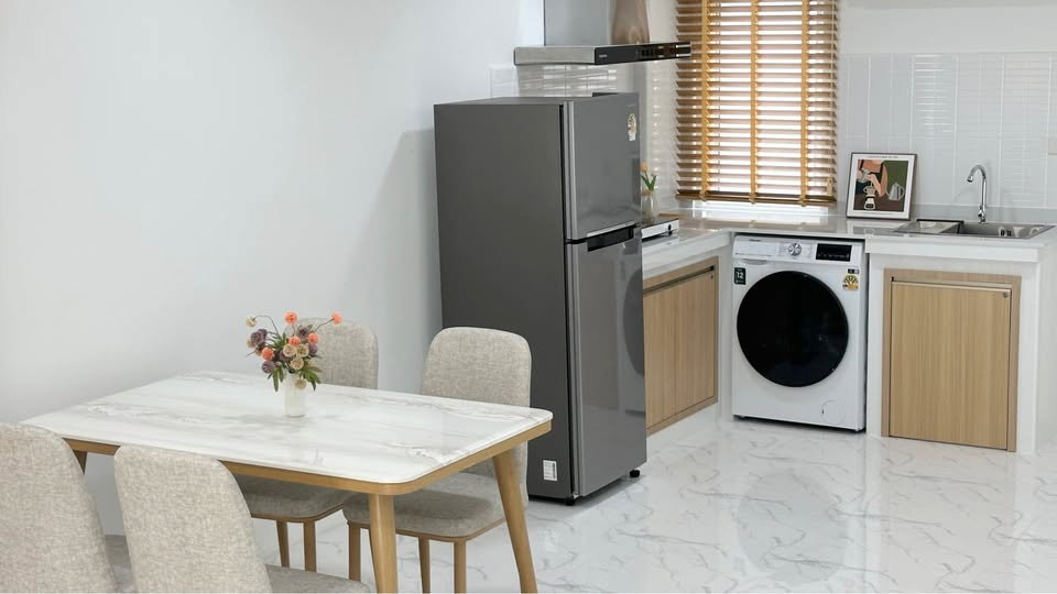 รูป ทาวน์โฮมให้เช่า : ทำเล อ่อนนุช - ศรีนครินทร์ เฟอร์ครบ พร้อมอยู่ | 3 ห้องนอน 4 ห้องน้ำ *มีห้องแม่บ้าน+ ห้องน้ำในตัว* - รูปที่ 3/17