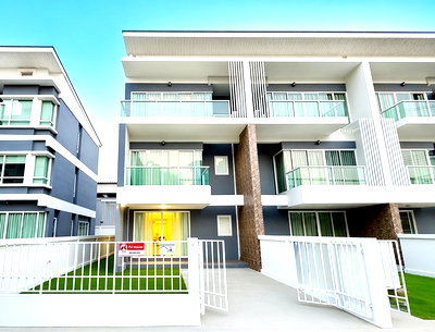 เช่าทาวน์โฮม แอร์พอร์ต ลิงค์ หัวหมาก : ซีคอนสแควร์ ศรีนครินทร์ ถ.อ่อนนุช50-54 ใกล้ MRT ศรีนครินทร์38 1.2กม. ทาวน์โฮม 3 ชั้น 3นอน 4 น้ำ สไตล์โมเดิร์น แต่งครบ 27ตร.ว. 320ตร.ม