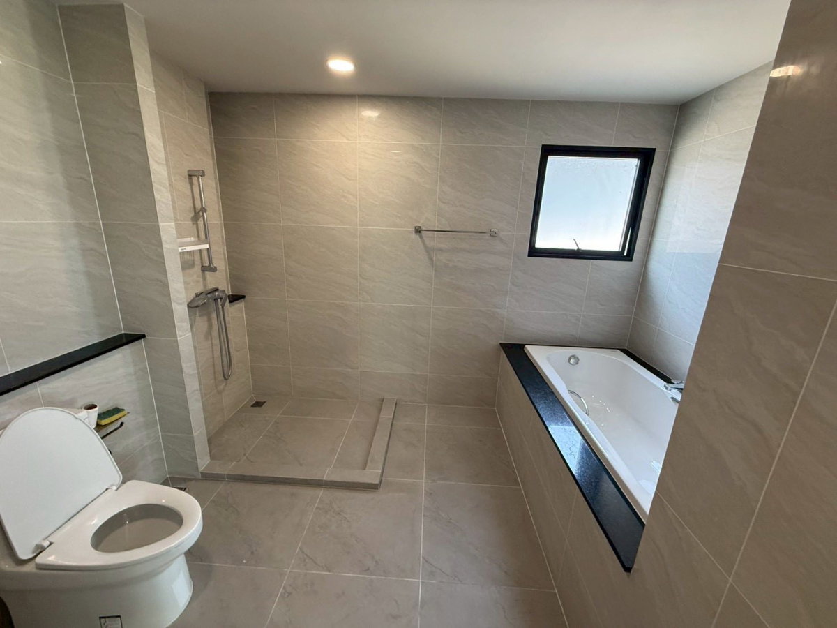 รูป [VR0246]🔥 ลดเหลือ 80,000/เดือน | Britania บางนา–ศรีวารี หลังใหญ่ที่สุด แปลงมุม ติดสวนส่วนกลาง 🔥 - รูปที่ 16/26