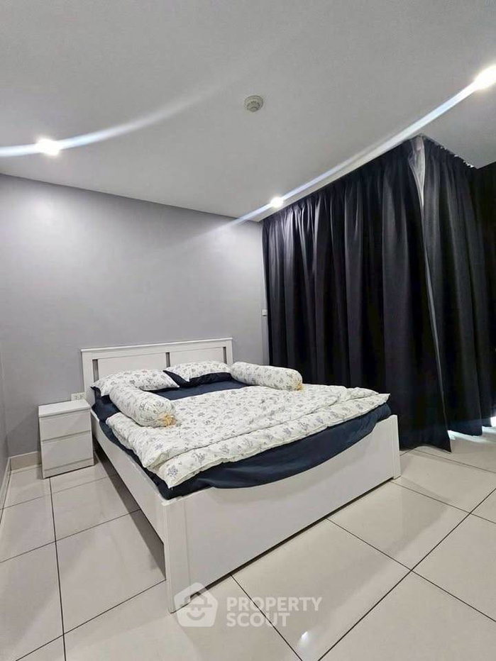 picture Studio Condo at Siam Oriental Plaza close to Phratamnak (ID 2796434) - 2/17