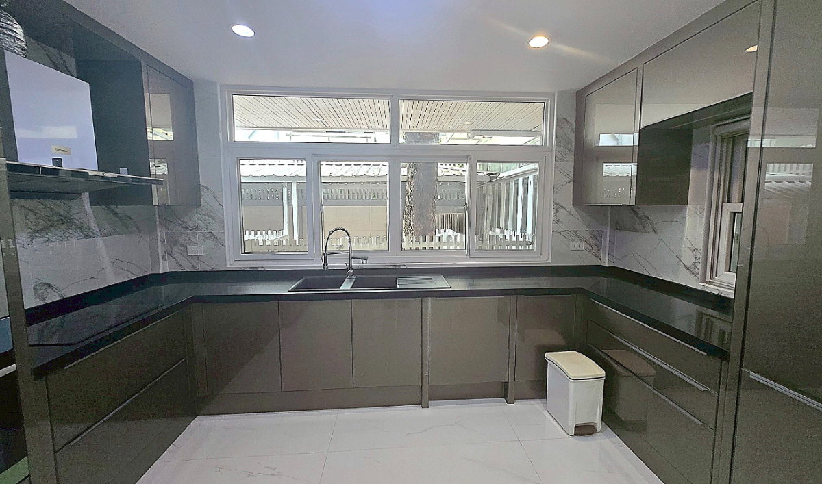 รูป บ้านเดี่ยวสไตล์โคโลเนียล พร้อมสวนขนาดใหญ่ใจกลางเมือง ให้เช่า ใกล้ BTS อนุสาวรีย์ ** NO CO-AGENT ** - รูปที่ 2/23