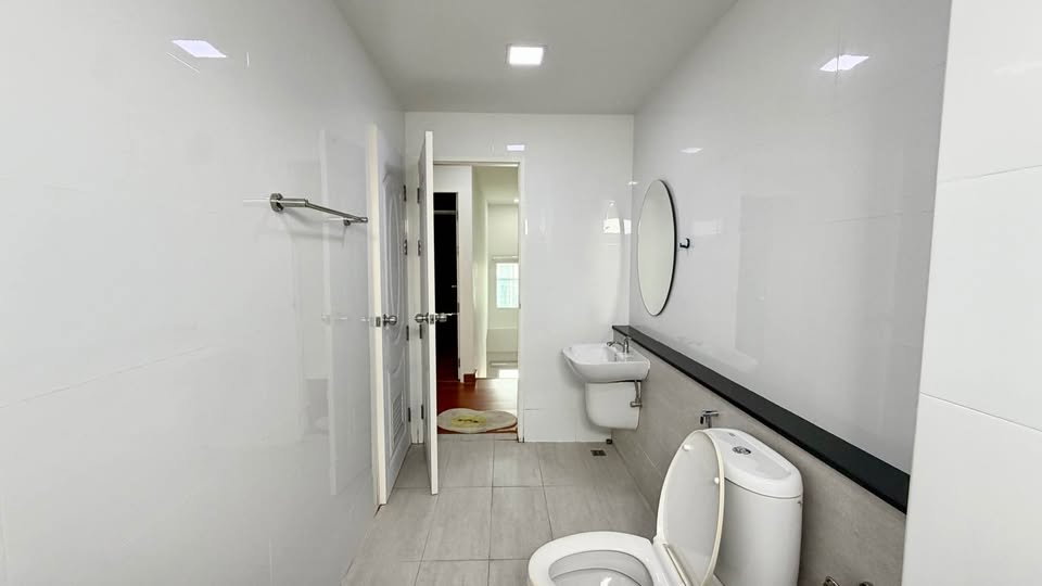 รูป ทาวน์โฮมให้เช่า : ทำเล อ่อนนุช - ศรีนครินทร์ เฟอร์ครบ พร้อมอยู่ | 3 ห้องนอน 4 ห้องน้ำ *มีห้องแม่บ้าน+ ห้องน้ำในตัว* - รูปที่ 12/12