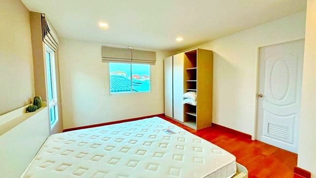 รูป ซีคอนสแควร์ ศรีนครินทร์ ถ.อ่อนนุช50-54 ใกล้ MRT ศรีนครินทร์38 1.2กม. ทาวน์โฮม 3 ชั้น 3นอน 4 น้ำ สไตล์โมเดิร์น แต่งครบ 27ตร.ว. 320ตร.ม - รูปที่ 5/8