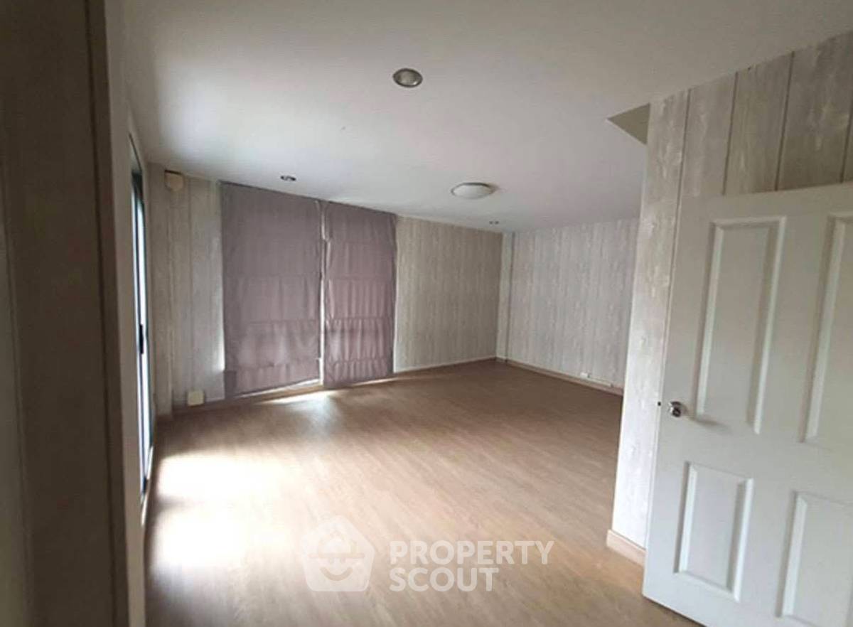 picture 3-BR Condo at Modern Town near BTS Thong Lor (ID 2796226) - 7/15
