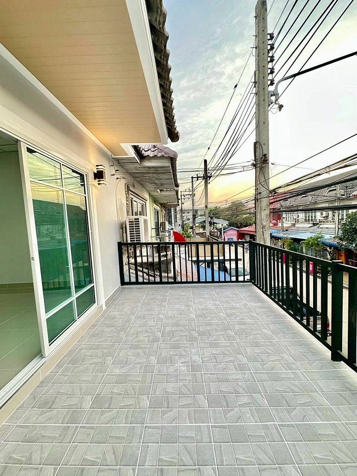 รูป บ้านสวย อยู่ถนนเมน ฟรี แอร์ 2 ตัว หมู่บ้านมนวดี พาร์ค ติดถนนวัดลาดปลาดุก บางบัวทอง - รูปที่ 14/16