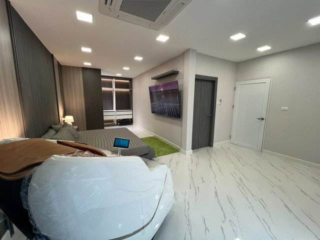 รูป HR3380ปล่อยเช่าบ้าน หลังมุม รีโนเวทใหม่ทั้งหลัง รัชดา 18 (ใกล้ MRT ห้วยขวาง) พื้นที่ใช้สอยสุดคุ้มกว่า 300 ตรม. แต่งครบพร้อมอยู่ - รูปที่ 23/43