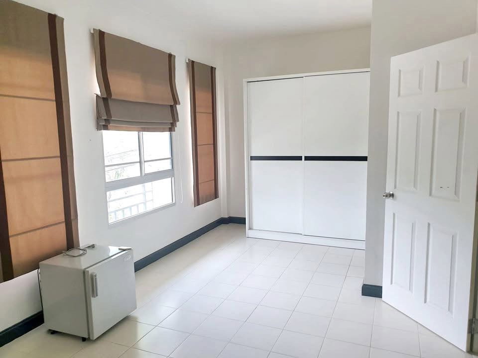 รูป ✨ให้เช่าและปล่อยขาย บ้านเดี่ยว 2 ชั้น โครงการพร้อมพัฒน์ 2 จาก Sansiri 3 ห้องนอน 2 ห้องน้ำ พร้อมอยู่ โซนซาฟารีเวิร์ล บรรยากาศสงบ เป็นส่วนตัว - รูปที่ 8/12