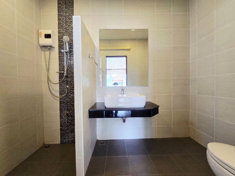 รูป ให้เช่า บ้านเดี่ยวในโครงการหมู่บ้านซีรีนพาร์ค - ถนนสันกำแพงสายใหม่ เฟอร์ครบ ใกล้ตลาดสด กาดศรีอรุณ และตลาดเจริญเจริญ-RW007850 - รูปที่ 11/23