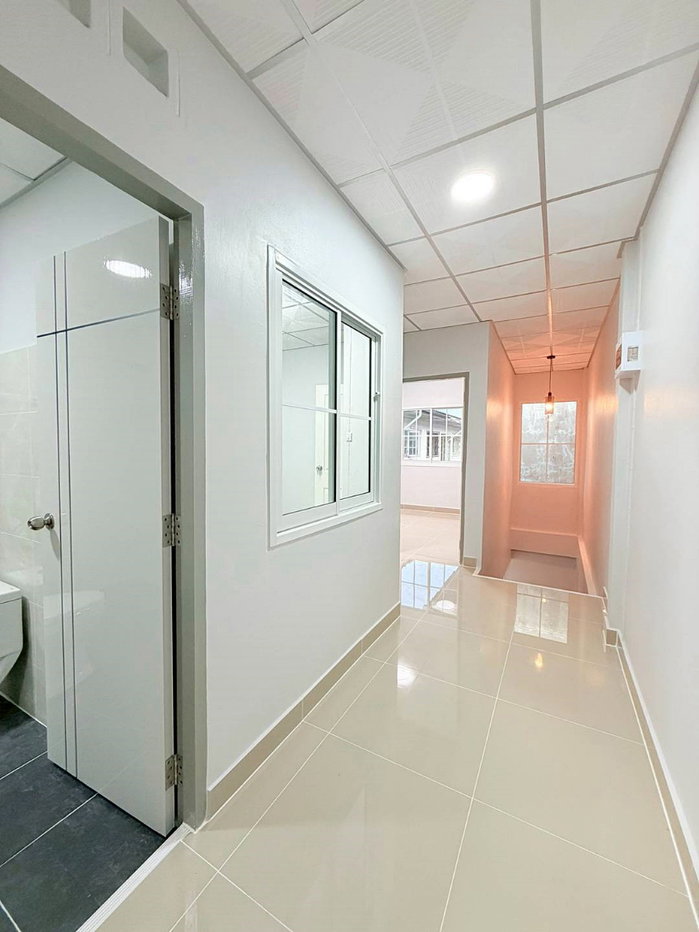 รูป บ้านสวย  ถนนเมน ฟรี ! แอร์ 2 ตัว   หมู่บ้านมนวดี พาร์ค  ติดถนนวัดลาดปลาดุก (ตรงข้ามแม็ค แวลูร์)  บางบัวทอง   - รูปที่ 14/20