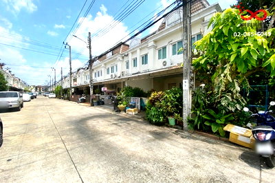 ทาวน์โฮม รร.แย้มจาดวิชชานุสรณ์  : ขายทาวน์เฮาส์ 2ชั้น 20 ตรว. ดิ เอ็กซ์คลูชีฟ นวลจันทร์ 56 ใกล้ทางด่วนเอกมัย–รามอินทรา