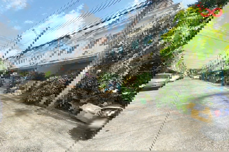 ขายทาวน์โฮม : ขายทาวน์เฮาส์ 2ชั้น 20 ตรว. ดิ เอ็กซ์คลูชีฟ นวลจันทร์ 56 ใกล้ทางด่วนเอกมัย–รามอินทรา