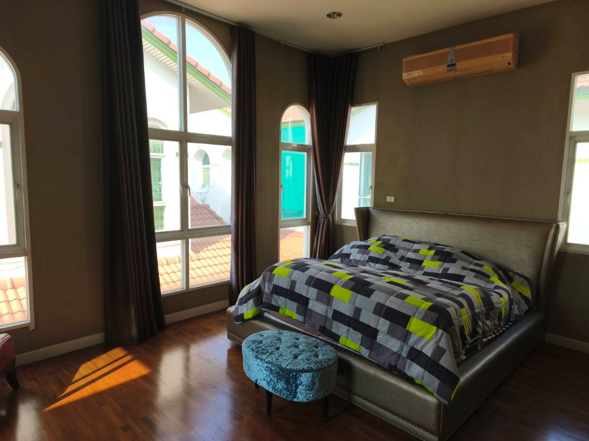 picture Rasa Spanish Courtyard Project, Soi Mayalap, Kaset Nawamin - Lat Phrao location. - 9/12