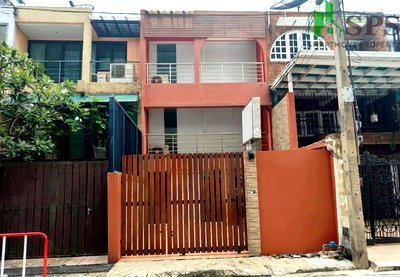 Townhouses for rent Srinakharinwirot University Prasanmit Campus : Townhouse for rent in Sukhumvit 55 (SPSJP268)