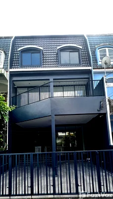 Townhouses for rent Rama 4 Road : 3 Bedroom Townhouse for rent in Phra Khanong Nuea, Bangkok  1686724