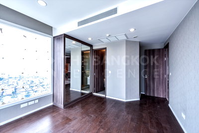 คอนโด สีลม สาธร :  ขายคอนโดหรู Menam Residences ห้องมุม วิวแม่น้ำเจ้าพระยา 🌊ใกล้เอเชียทีค