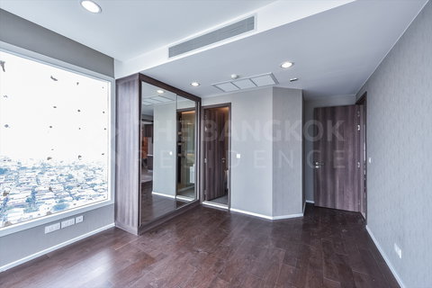 Corner Unit for Sale at Menam Residences – Stunning River View 🌊 near Asiatique