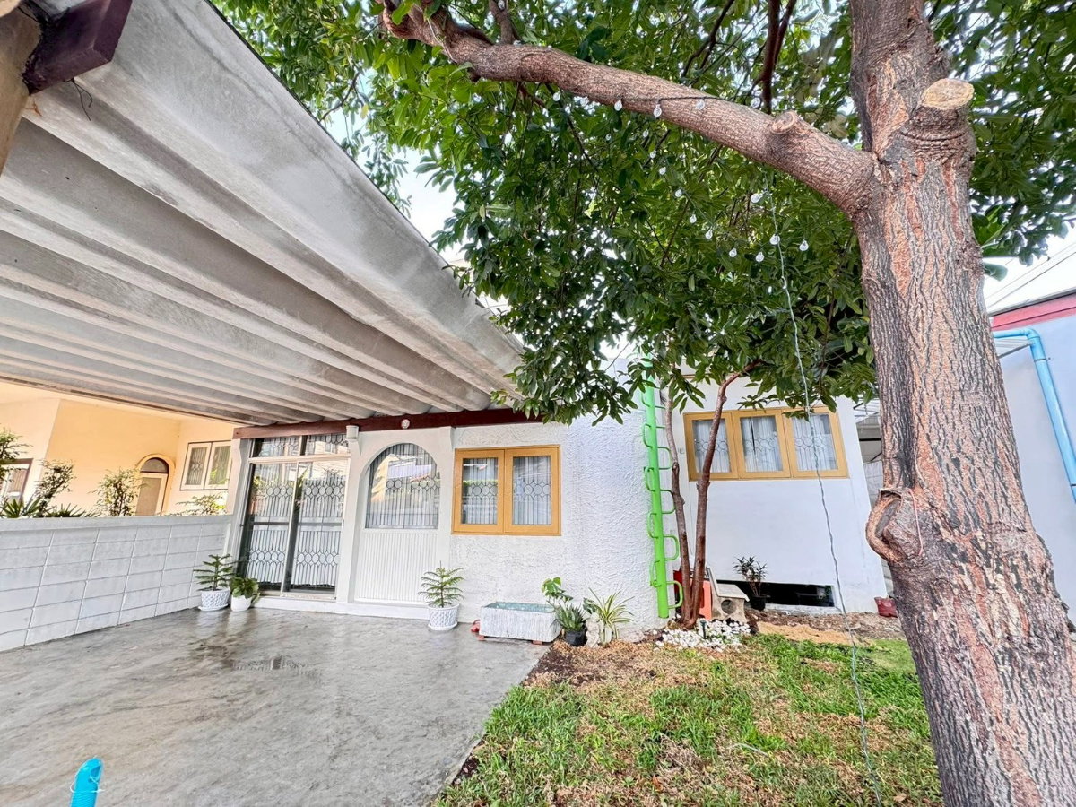 รูป 🏡✨ ปล่อยเช่าและปล่อยขายบ้านเดี่ยวสไตล์รีสอร์ต 2 ห้องนอน 2 ห้องน้ำ ตกแต่งพร้อมอยู่ บรรยากาศร่มรื่น ใกล้BTS สายสีชมพู สถานีสามัคคี - รูปที่ 2/18