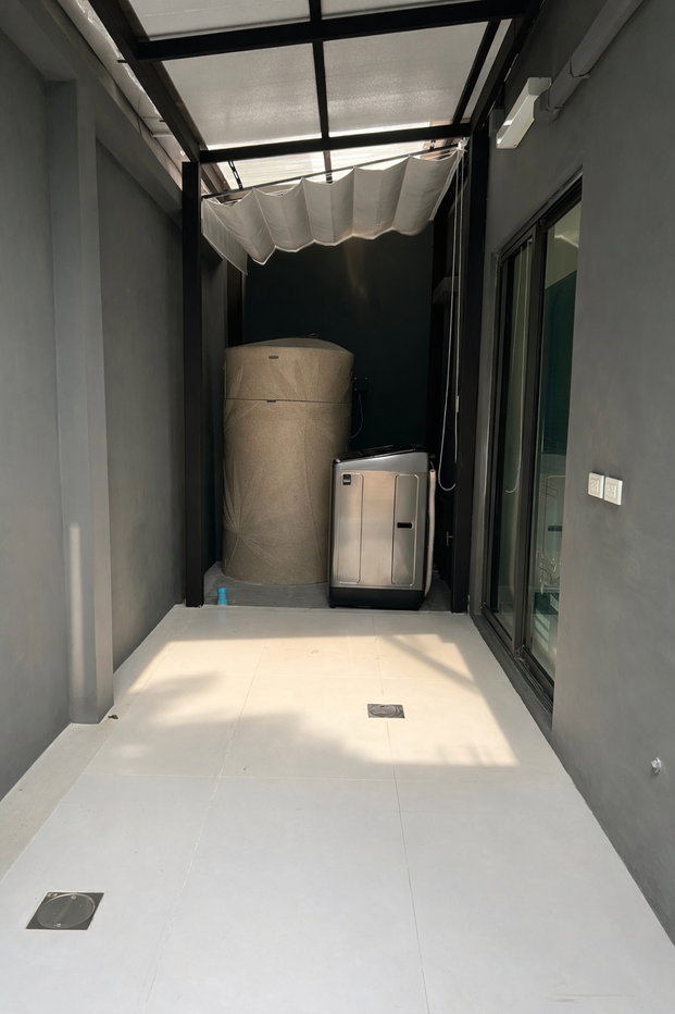 รูป ทาวน์โฮมให้เช่า : เวิร์ฟ พระราม 9 หลังมุม เฟอร์นิเจอร์และเครื่องใช้ไฟฟ้าครบ | 2 ห้องนอน 2 ห้องน้ำ  - รูปที่ 14/15