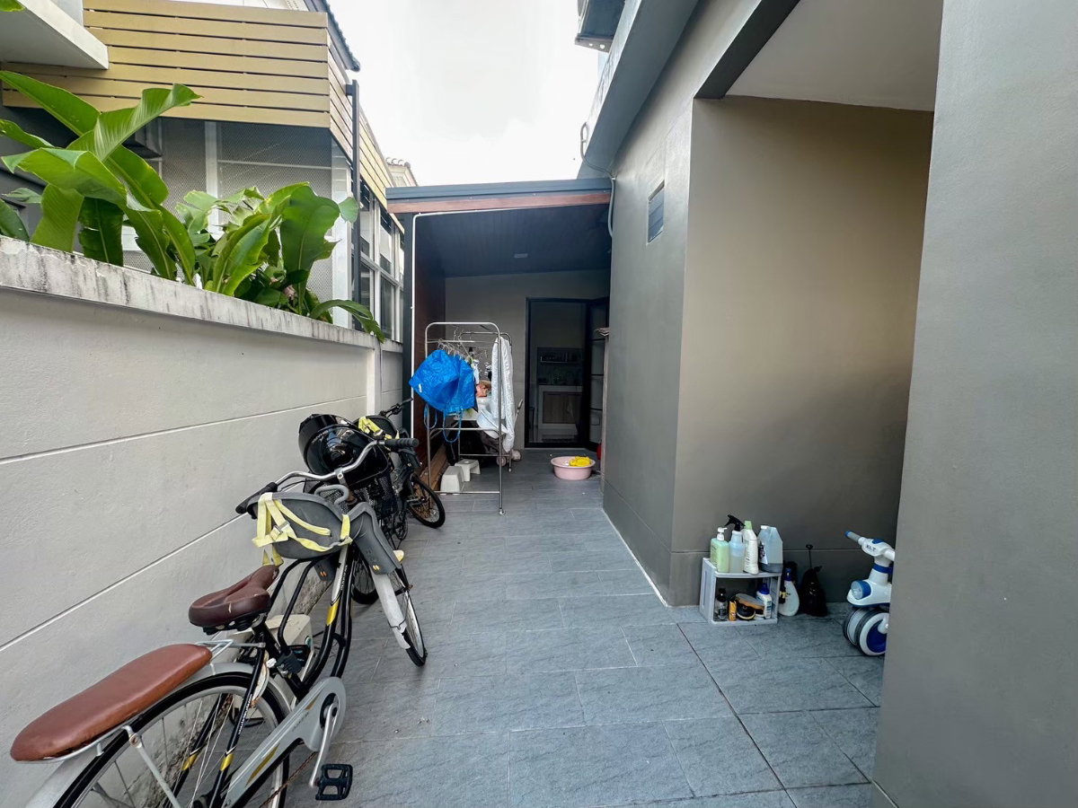 รูป (ขายด่วน) บ้านเดี่ยว ย่านรามอินทรา ติดถนนใหญ่ ขาย 9 ล้านบาท - รูปที่ 11/52