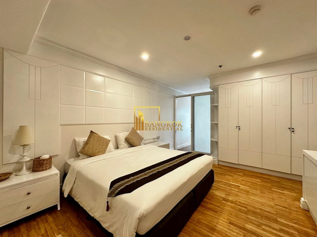 รูป Beautifully Renovated 4 Bedroom Apartment in Sukhumvit 20 - BR21151AP - รูปที่ 27/58