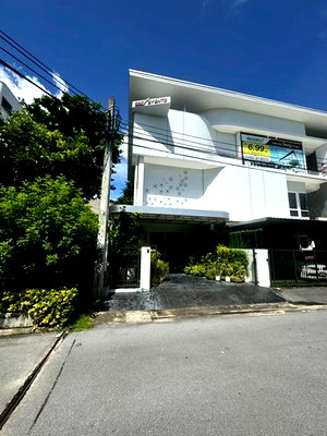 เช่าทาวน์โฮม MRT โชคชัย 4 : HR3379ให้เช่า Home Office 3 ชั้น ตกแต่งพร้อมเข้าอยู่ ลาดพร้าว 71-เลียบด่วน จดทะเบียนบริษัทได้! ทำเลทองใจกลางธุรกิจและการเดินทาง